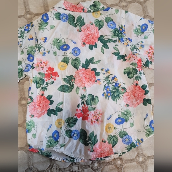 💜2 for $10💜 Bundle and save Floral Button Down Shirt - White, Red, Blue, Green - Picture 5 of 5